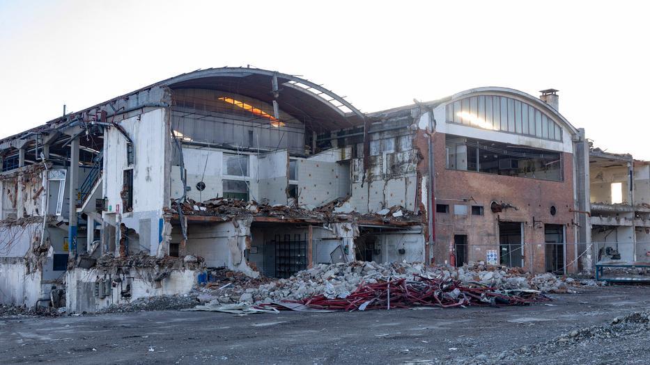 Modena, via ai lavori per rimuovere l’amianto nel cantiere del polo Conad