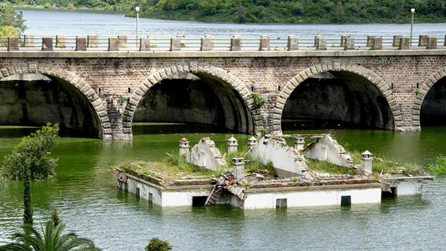 Uno scorcio della vecchia diga Santa Chiara
