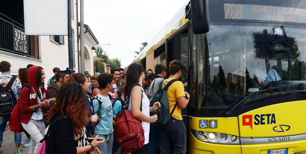 Modena, mancano gli autisti dei bus: Seta arruola i richiedenti asilo