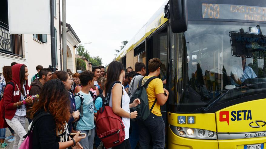 Modena, mancano gli autisti dei bus: Seta arruola i richiedenti asilo