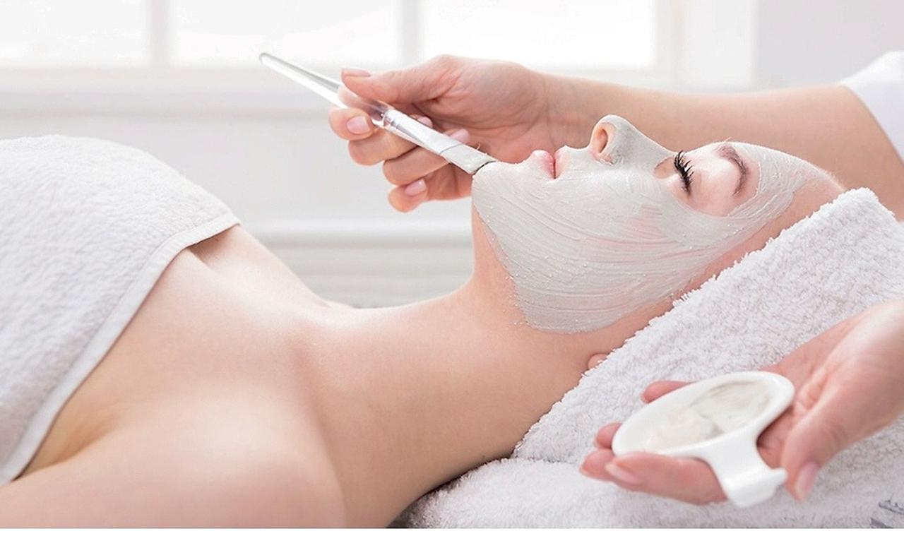 «Ci mancava il beauty center» Farmacie comunali: è un caso