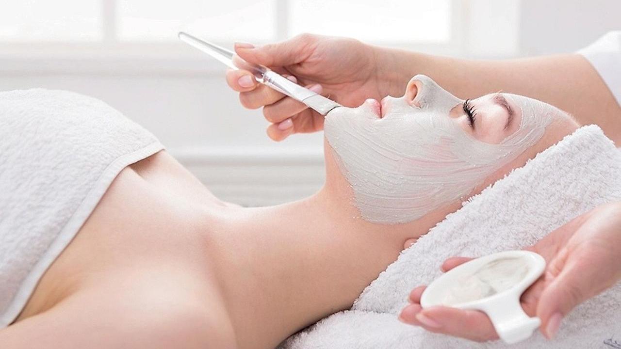 «Ci mancava il beauty center» Farmacie comunali: è un caso