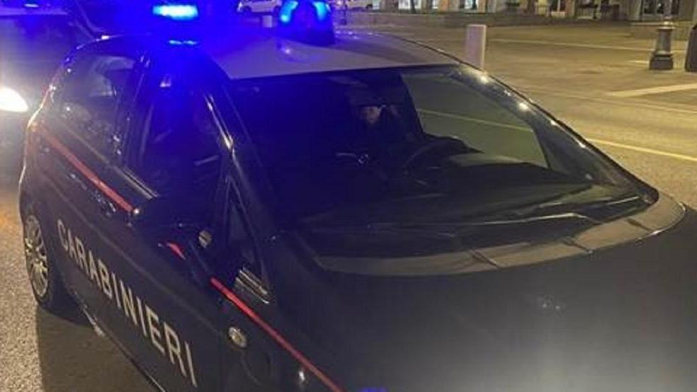 Una pattuglia dei carabinieri nel centro di Livorno (foto d'archivio)