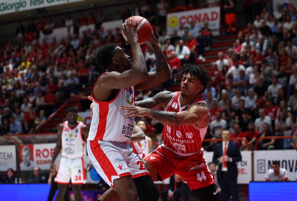 Estra metti le mani sui playoff