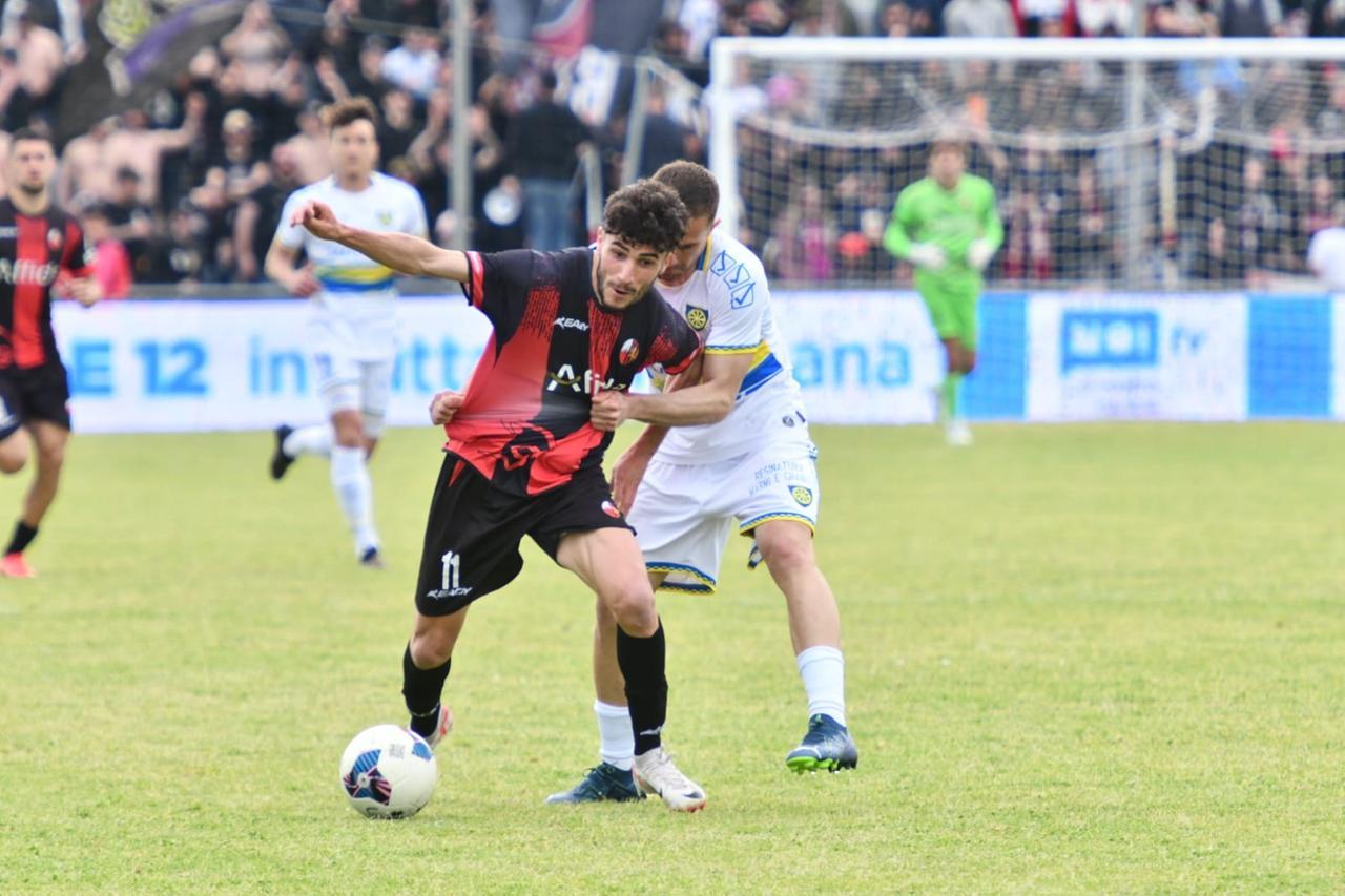 Lucchese, derby amaro. Vince la Carrarese