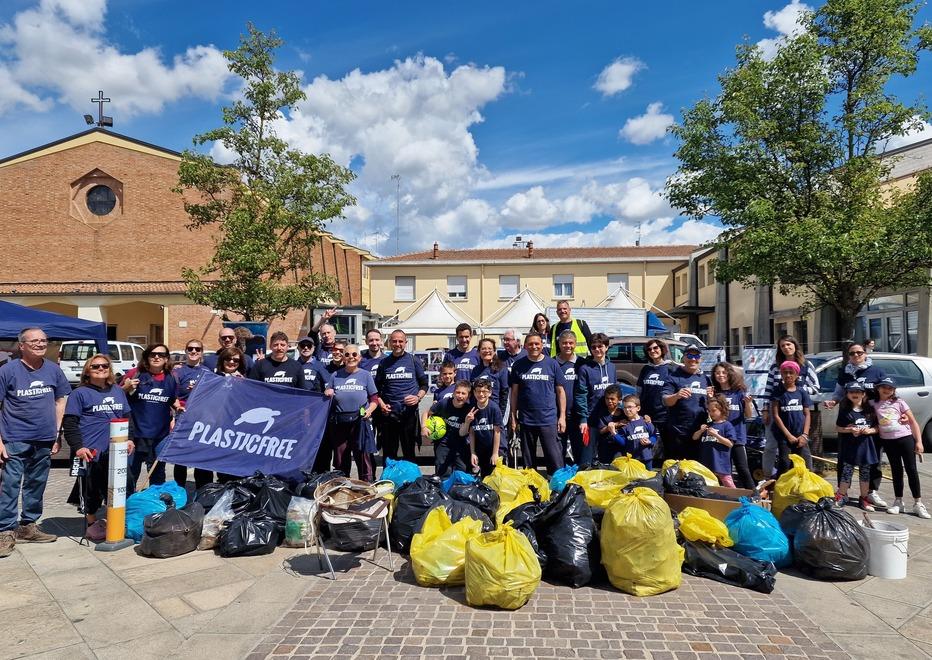 Ferrara, mezza tonnellata di rifiuti raccolti a Pontelagoscuro
