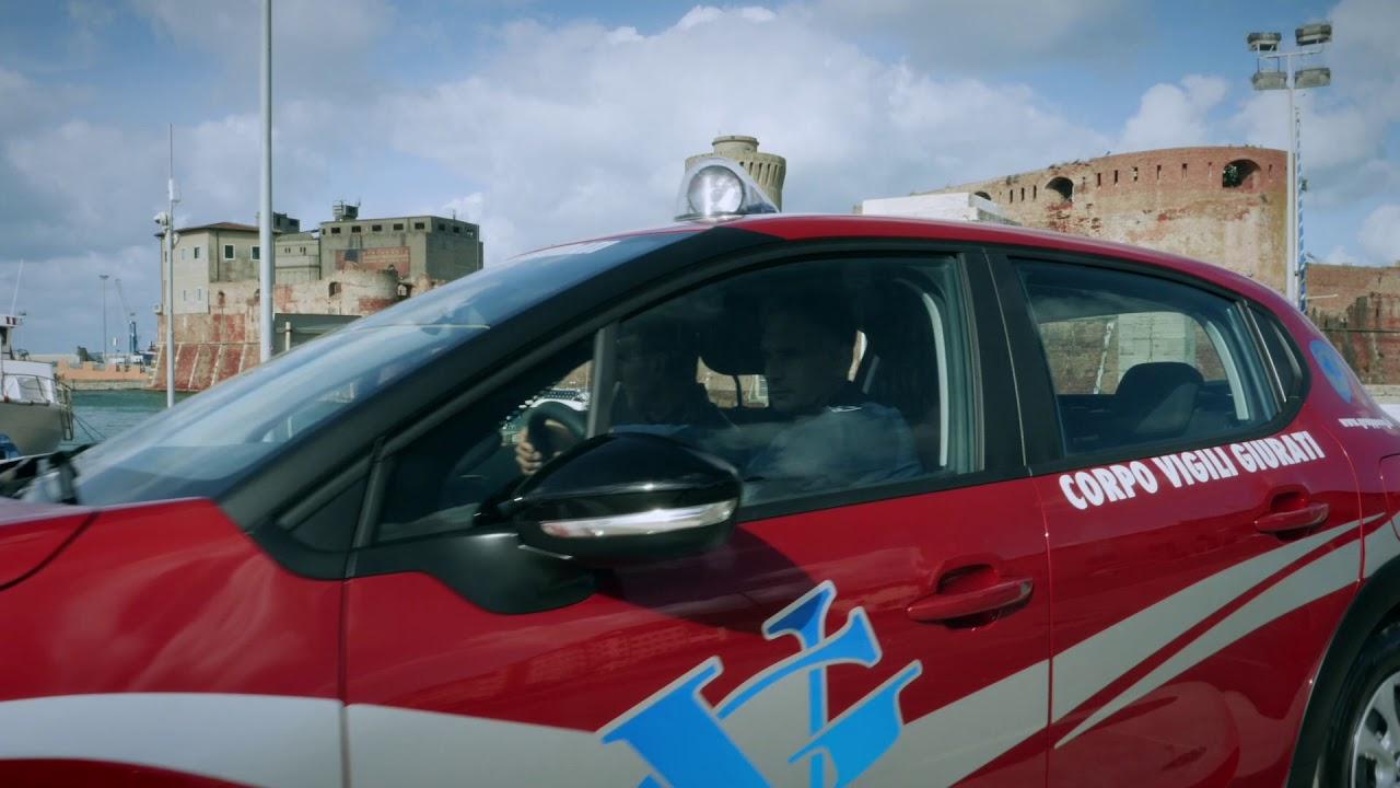 
	Un'auto dei Vigili giurati a Livorno

