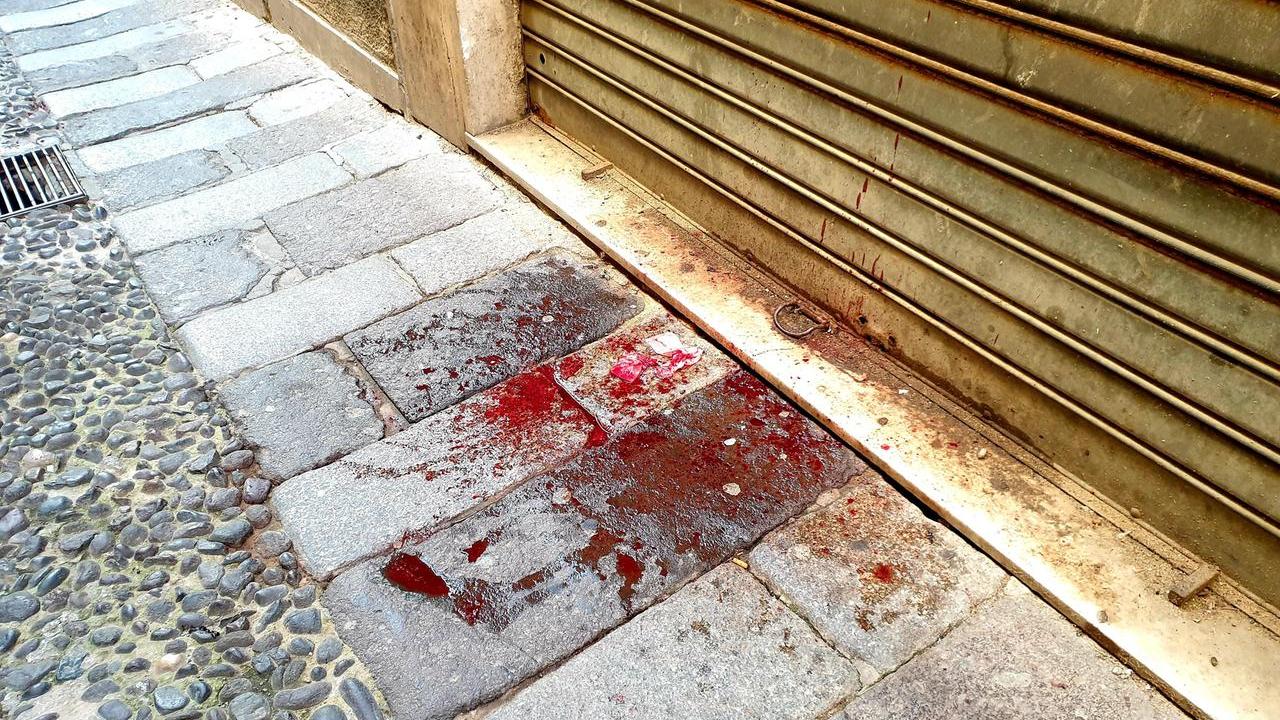 Violenta lite per una donna a Sassari: un ferito e tre persone fermate