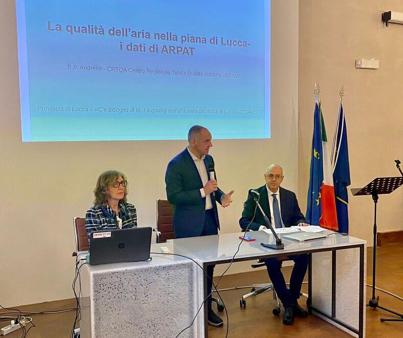 Piana lucchese, bocciati i divieti ai caminetti