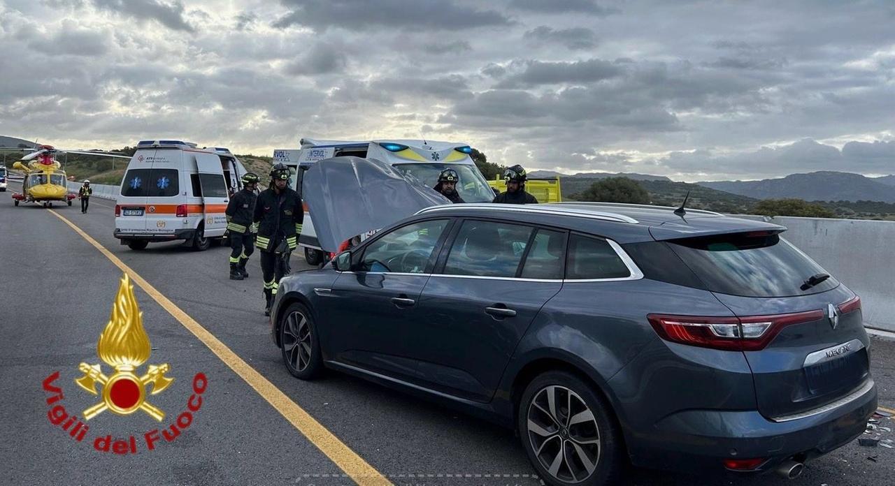 Scontro frontale sulla Sassari-Olbia, cinque feriti in codice rosso
