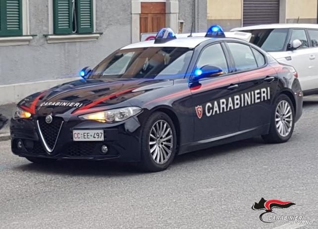 Una pattuglia dei carabinieri (foto d'archivio)