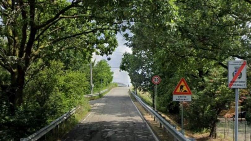 Castelnuovo, chiude il “ponte dell’Italpizza”: «Lo stop durerà tutta l’estate» 