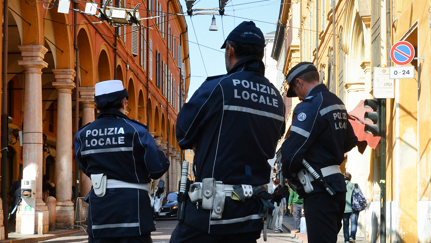 Modena, spaccia crack in bicicletta sui viali: arrestato