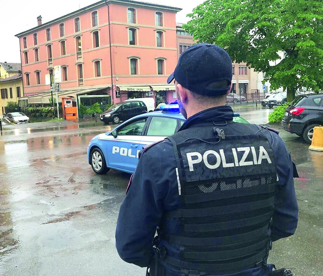Spaccio in piazza Tricolore: la polizia arresta tre nigeriani