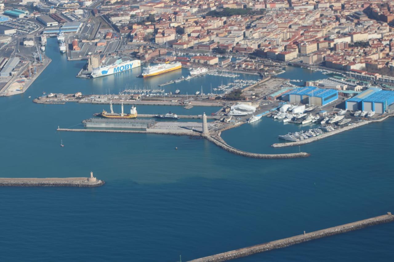 
	Una veduta del porto di Livorno

