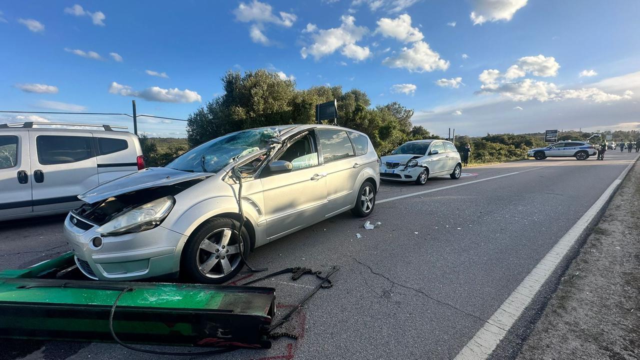 Olbia, camion betoniera perde un pezzo e colpisce un’auto: 79enne in ospedale