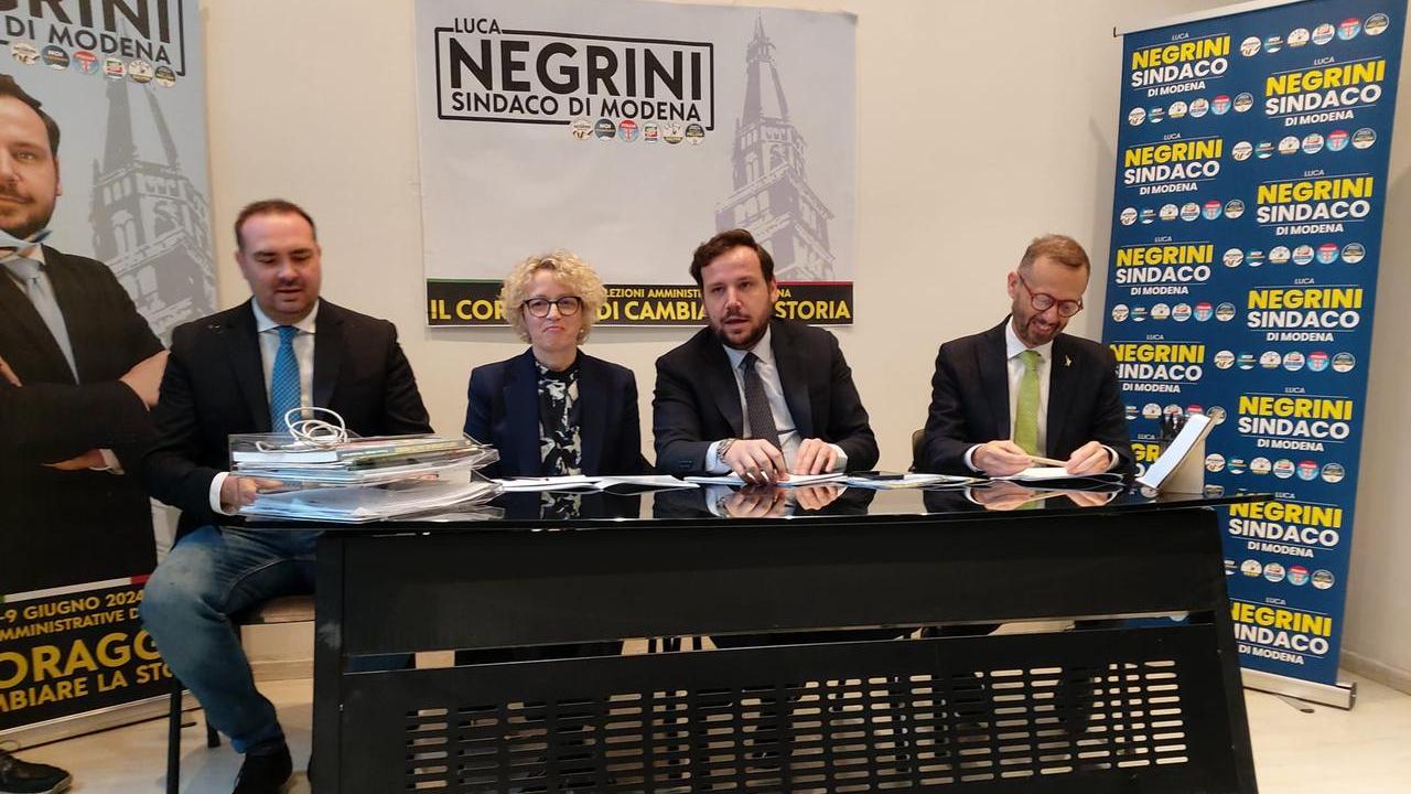 Modena, Negrini presenta il suo programma: «Più sicurezza, basta porta a porta»