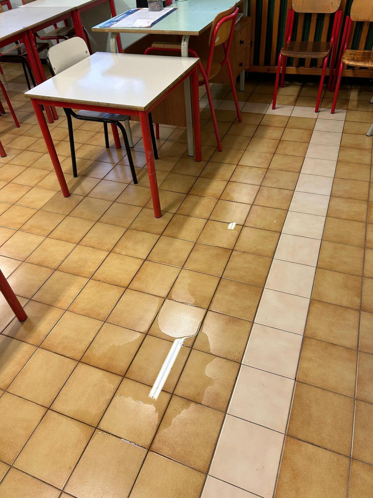 Maranello, piove nelle aule scolastiche. Goldoni: «Inammissibile»