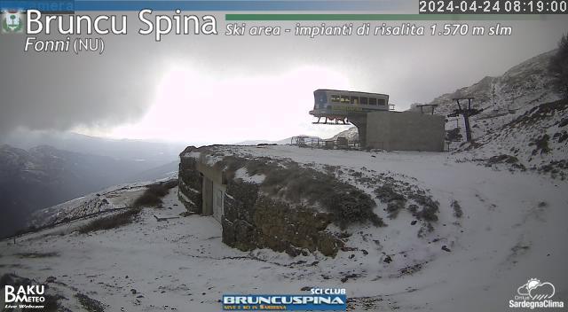 L’isola si risveglia in pieno inverno: Bruncuspina a -3° e tetti imbiancati a Fonni