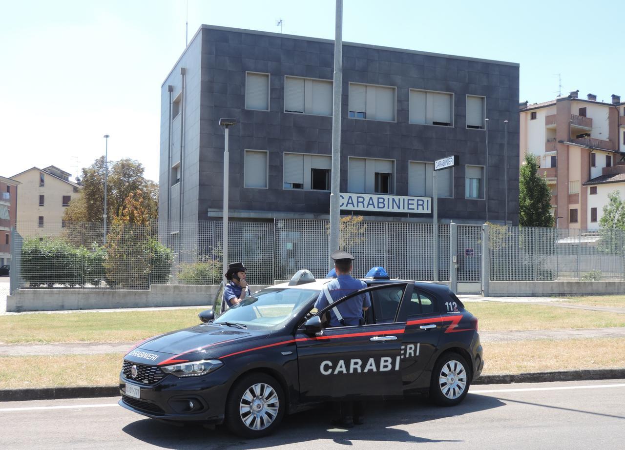 Entrano in azienda e rubano ferro per 1.500 euro, un 42enne denunciato