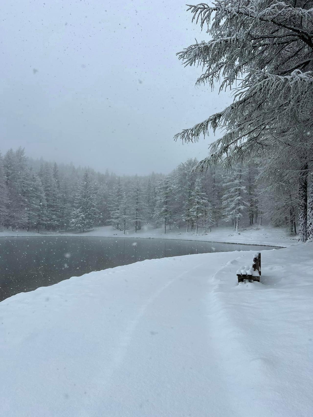 Martedì è stata un’altra giornata di neve, a Frassinoro riaprono le scuole