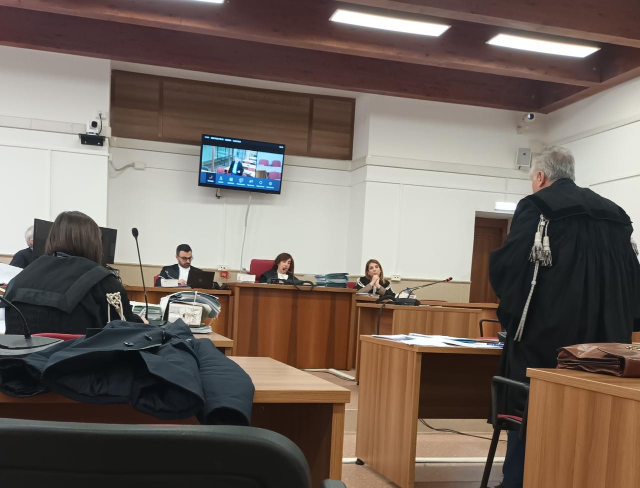 Botte e minacce alla moglie davanti ai figli: condannato a tre anni e sei mesi