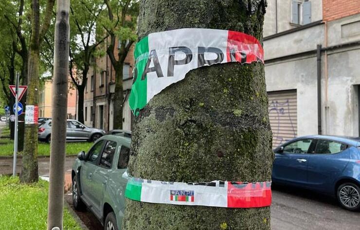 Carpi, fango sulla Liberazione: strappati e imbrattati i manifesti del 25 Aprile<br type="_moz" />
