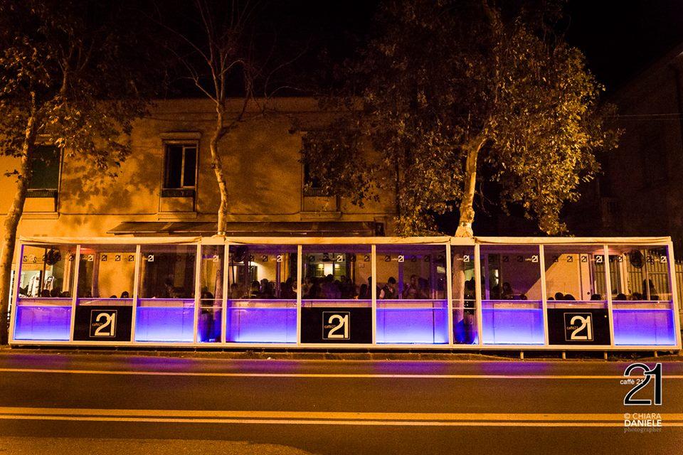 Prato, vende alcolici a due minorenni: chiuso per 5 giorni il Caffè 21