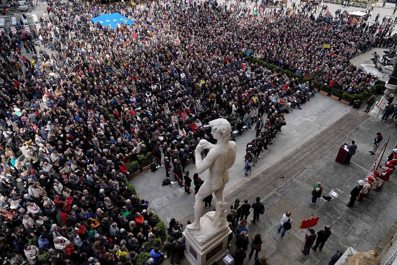 
	Stefano Massini in piazza della Signoria

