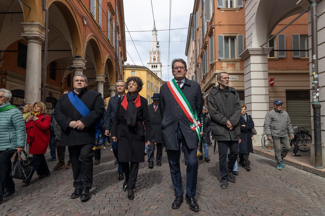 Folla a Modena per il 25 aprile: «Il tempo della Resistenza è adesso»