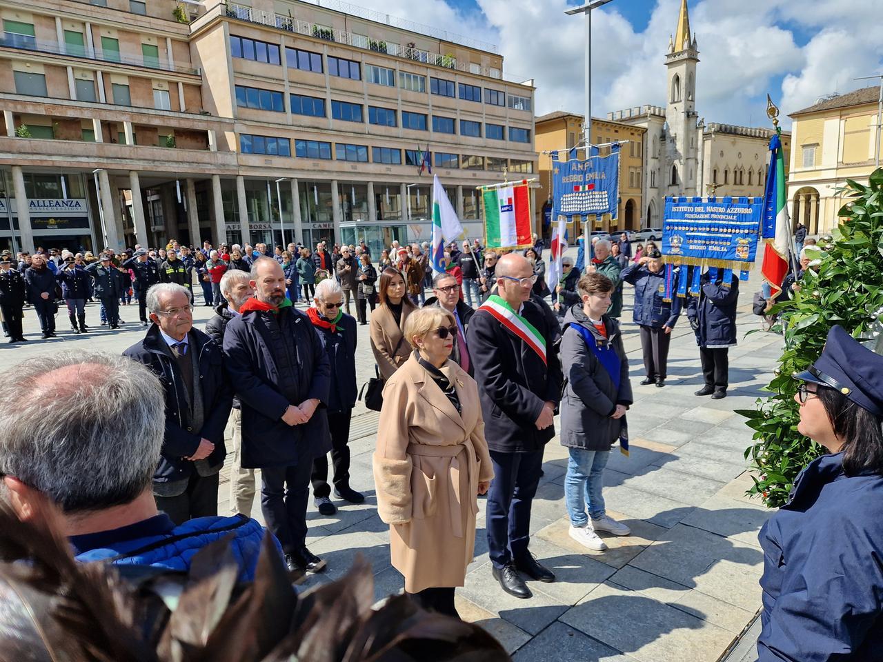 Il 25 aprile a Reggio Emilia: in migliaia a cantare Bella Ciao