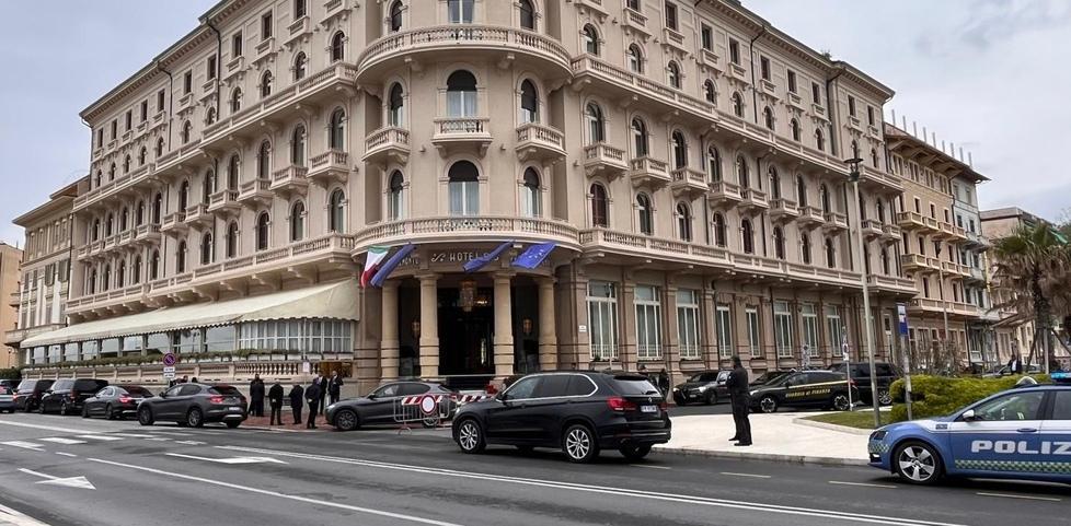 Viareggio, il Principe di Piemonte tutto per il presidente del Tagikistan: cucina attiva 24 ore su 24 e menù di pesce