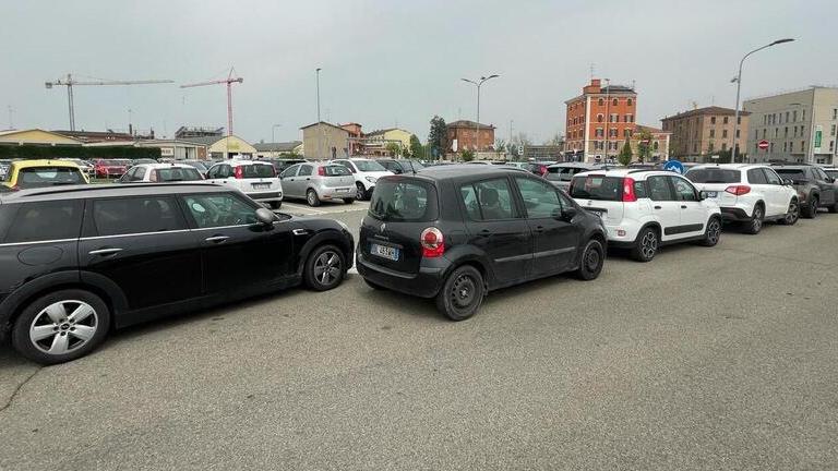 Modena, studentesse molestate in stazione dei treni: «Il tragitto per l’auto è un incubo»<br type="_moz" />
