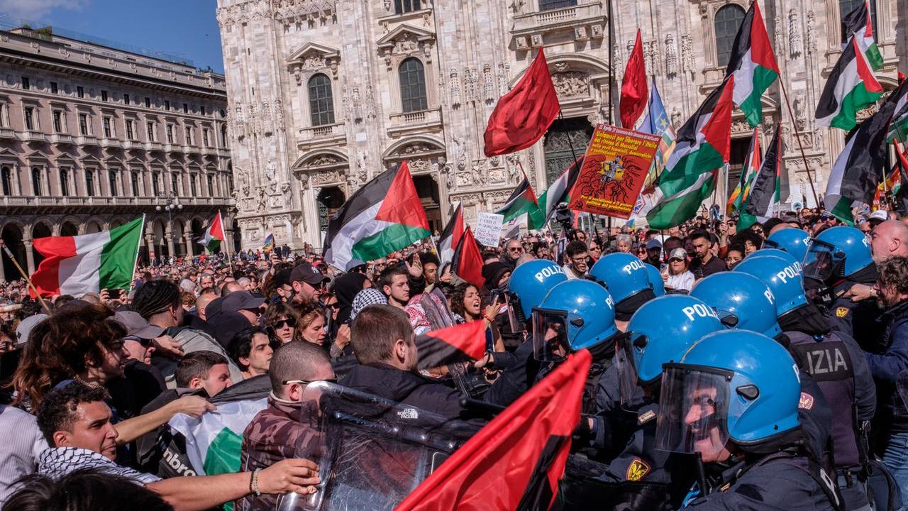 25 Aprile, 100 mila a corteo Milano: tensioni anche a Roma tra pro-Palestina e Brigata Ebraica