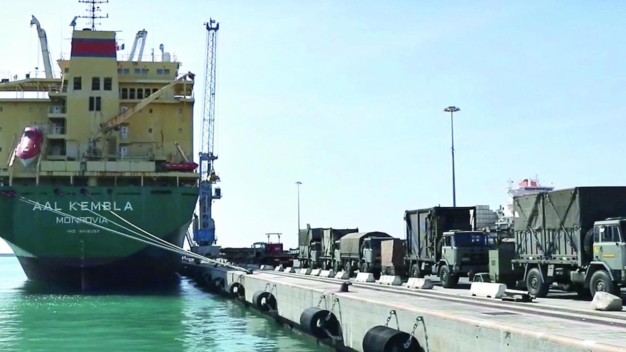 
	I mezzi militari in partenza dal porto di Livorno

