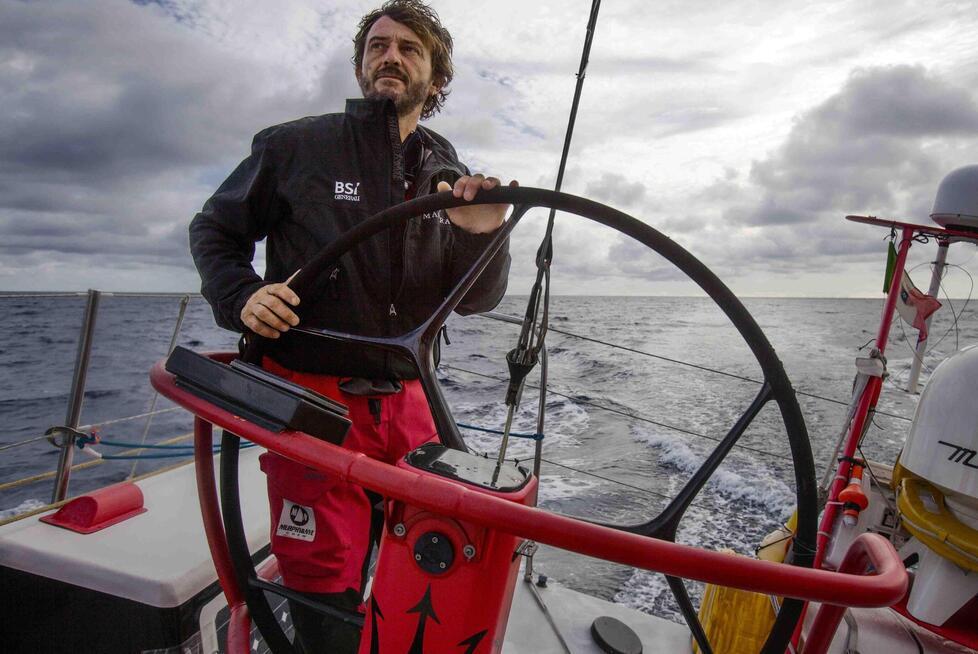 Soldini traccia la rotta da Livorno: «La vela scuola di vita, ma ora salviamo il nostro mare»<br>
