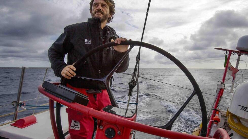 Soldini traccia la rotta da Livorno: «La vela scuola di vita, ma ora salviamo il nostro mare»<br type="_moz" />
