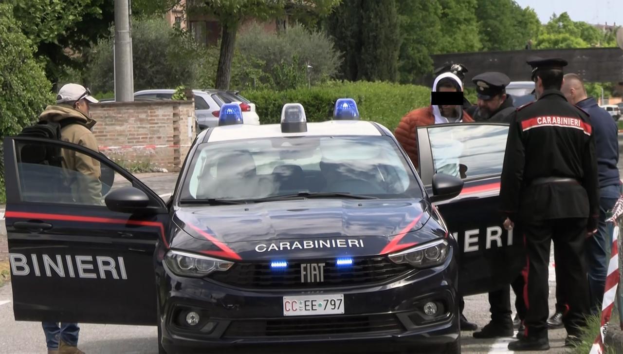 Castelnuovo, accoltellato a morte a due passi dal centro. C’è il fermo del presunto omicida