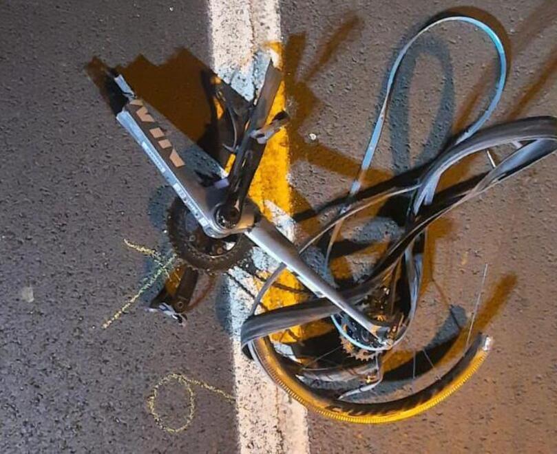 Travolto e ucciso in bici: denunciato il conducente del furgone che era fuggito. La vittima lascia due figli