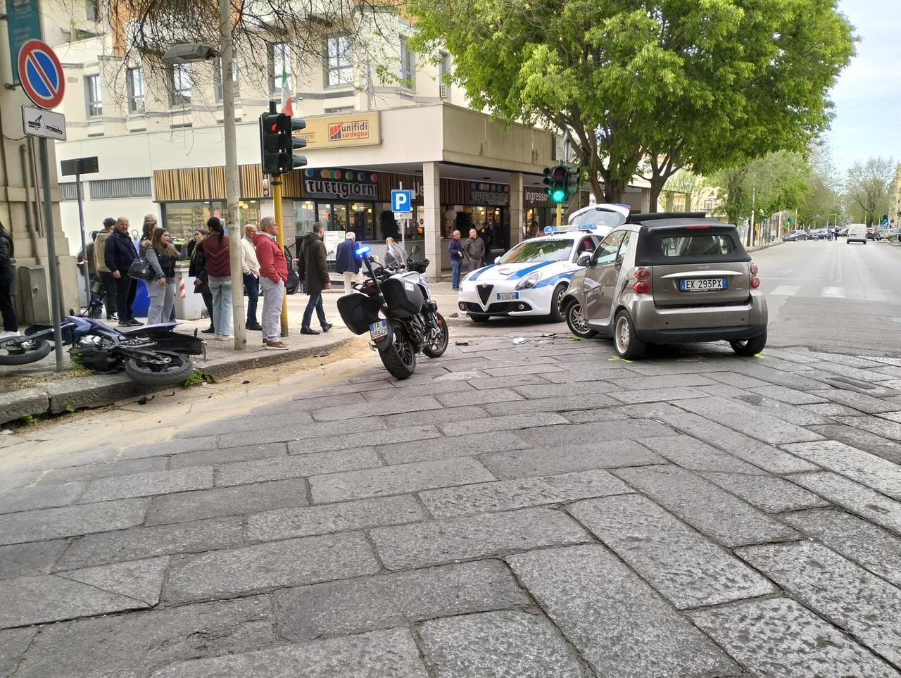 Sassari, Smart contro moto in via Pascoli e schianto tra due auto nella ex 131 per Porto Torres