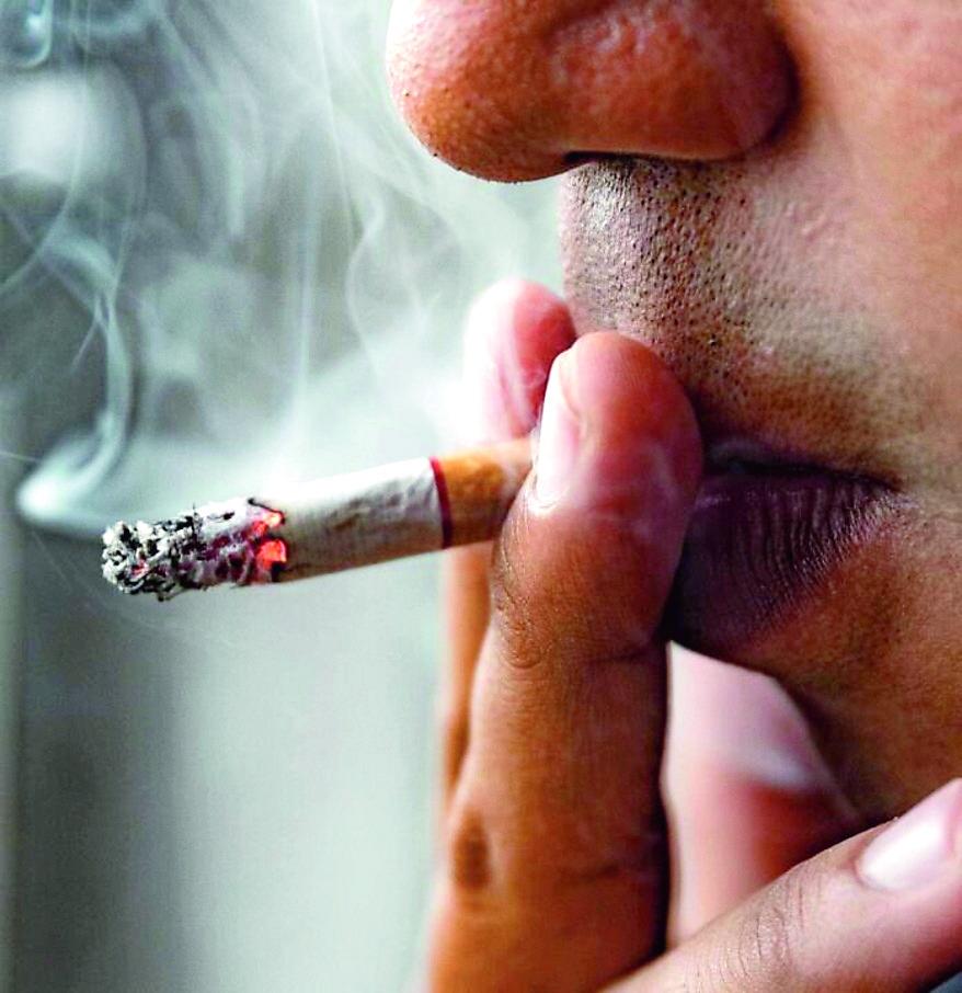 L’oncologo Giuseppe Palmieri: «Divieti di fumo all’aperto eccessivi, ma educativi»