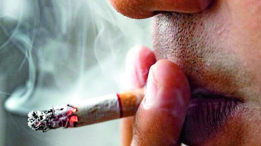 L’oncologo Giuseppe Palmieri: «Divieti di fumo all’aperto eccessivi, ma educativi»