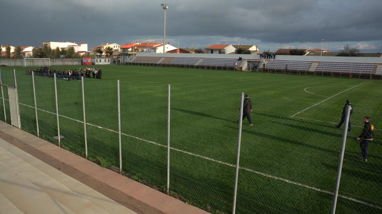Cabras, niente energia elettrica al campo di calcio, la partita della San Marco a Solanas