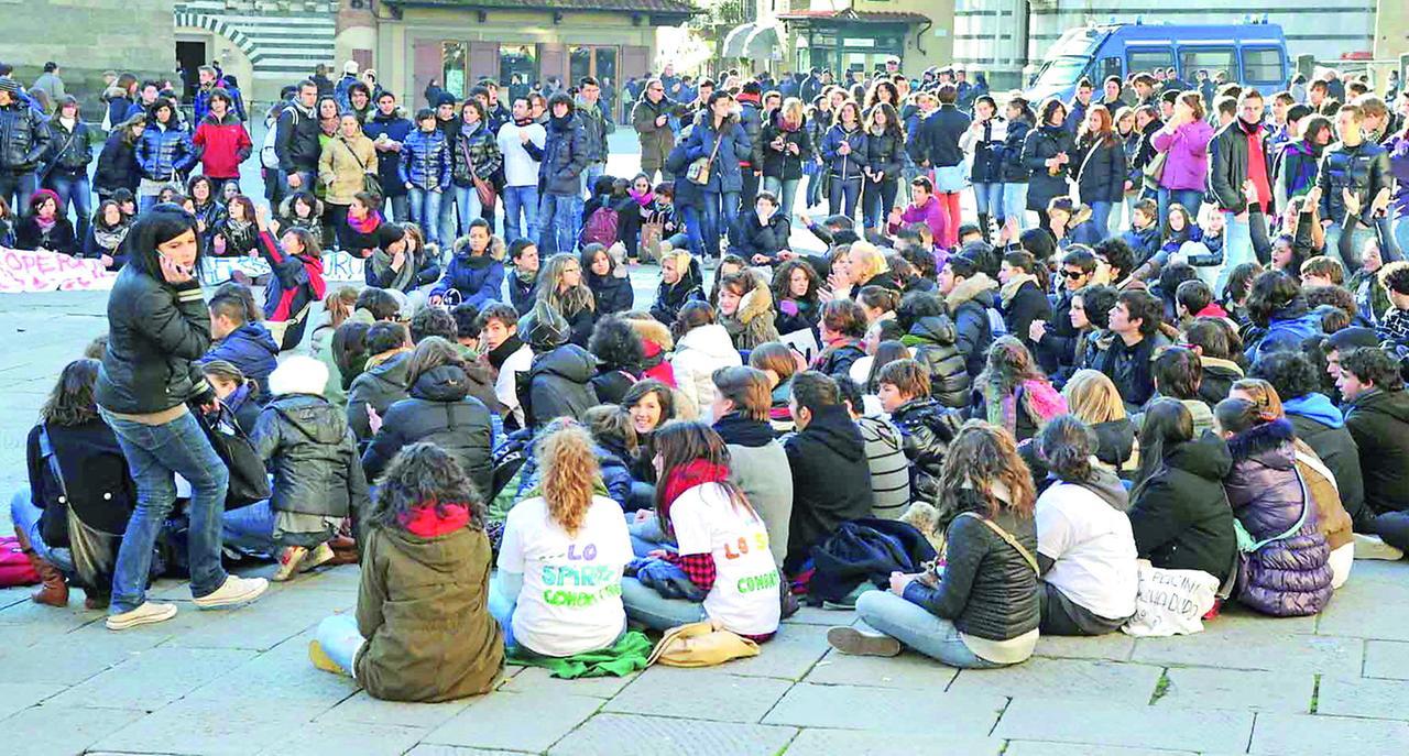Ferrara, picchiato in classe, i compagni uniti in sua difesa