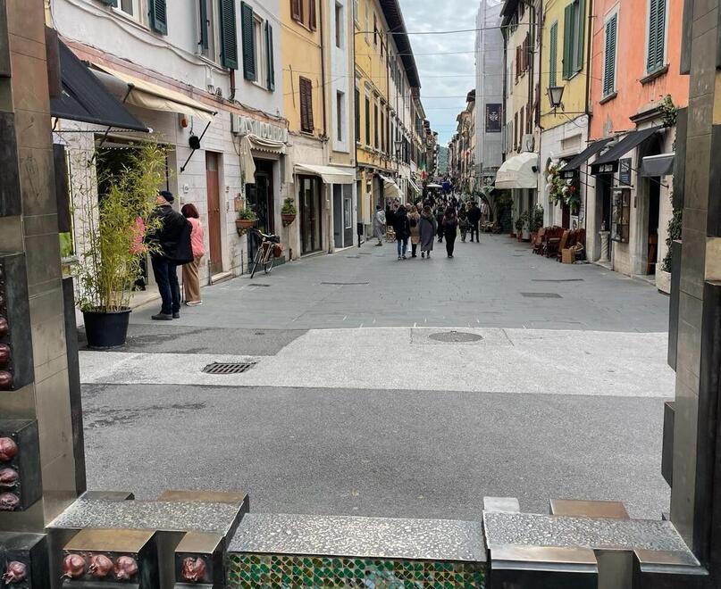 
	Via Mazzini a Pietrasanta


