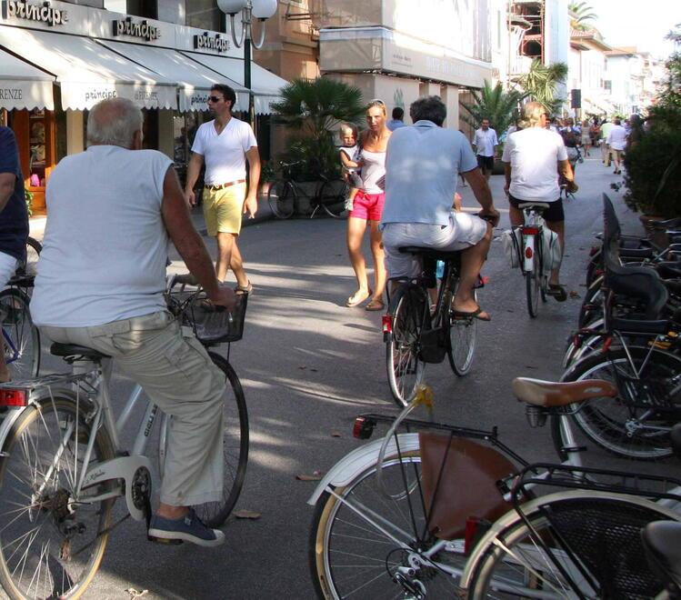 In bicicletta al Forte (foto d’archivio)