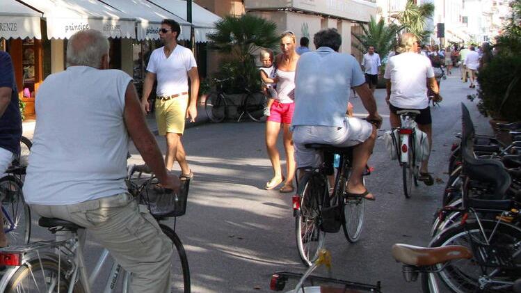 In bicicletta al Forte (foto d’archivio)