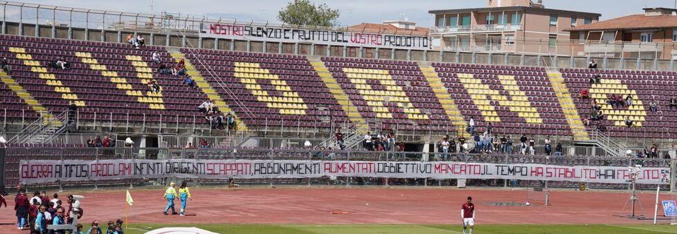 Livorno, un’altra domenica in mezzo al vuoto: i tifosi continuano nella contestazione<br type="_moz" />
