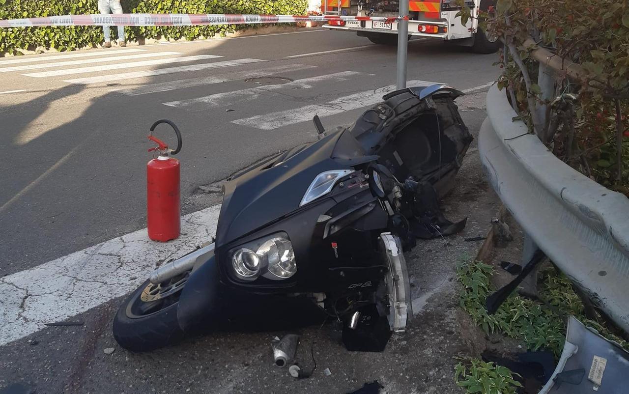 Con la moto contro un’auto, muore un ragazzo di 19 anni a Dorgali