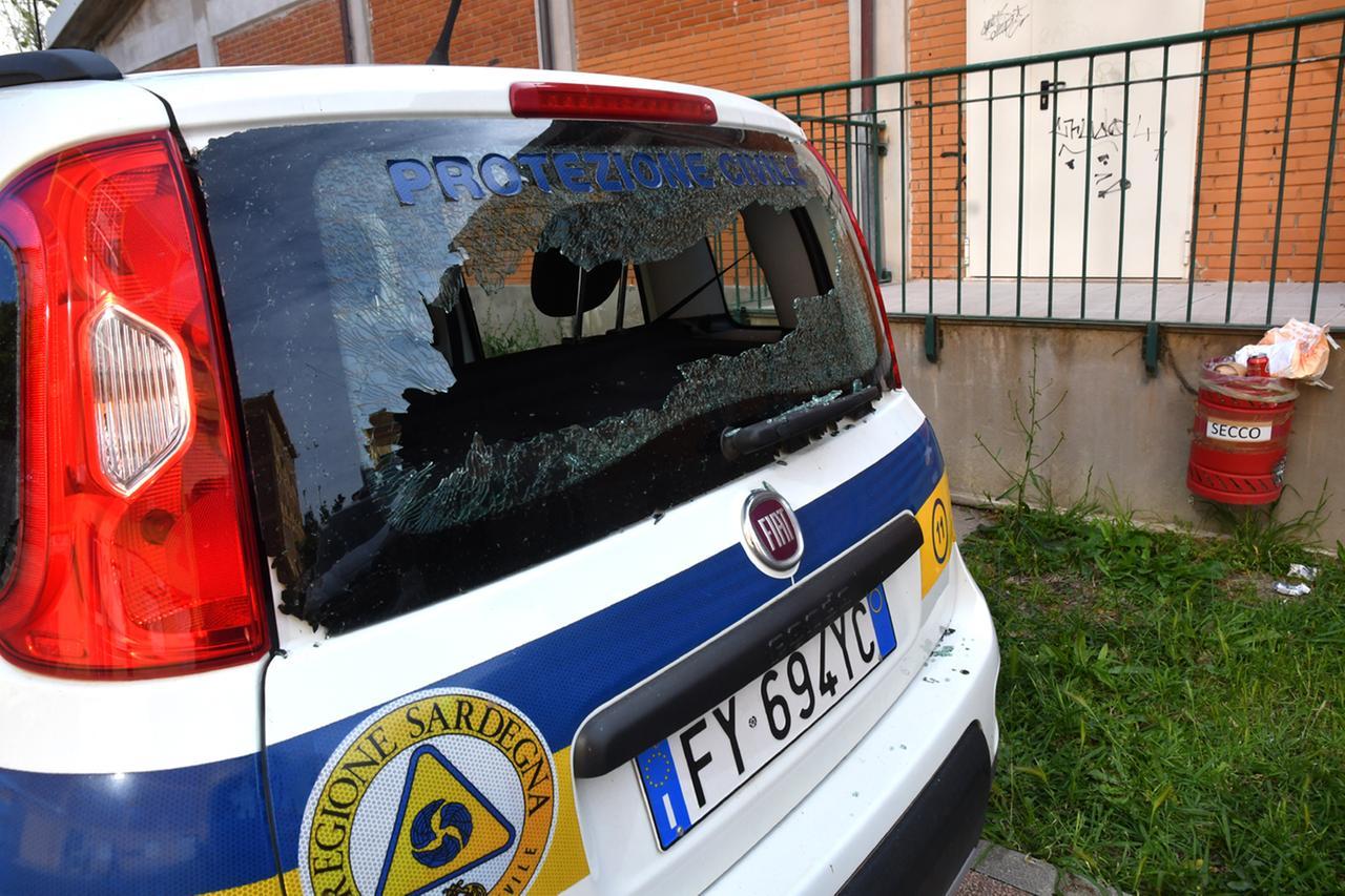 
	Uno dei tanti vetri distrutti, senza ragione (foto fgp)

